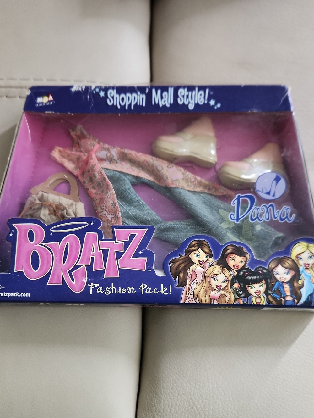 NWT Bratz Dana Shopping Mall Style Pink & Beige Fashion Accessories Set